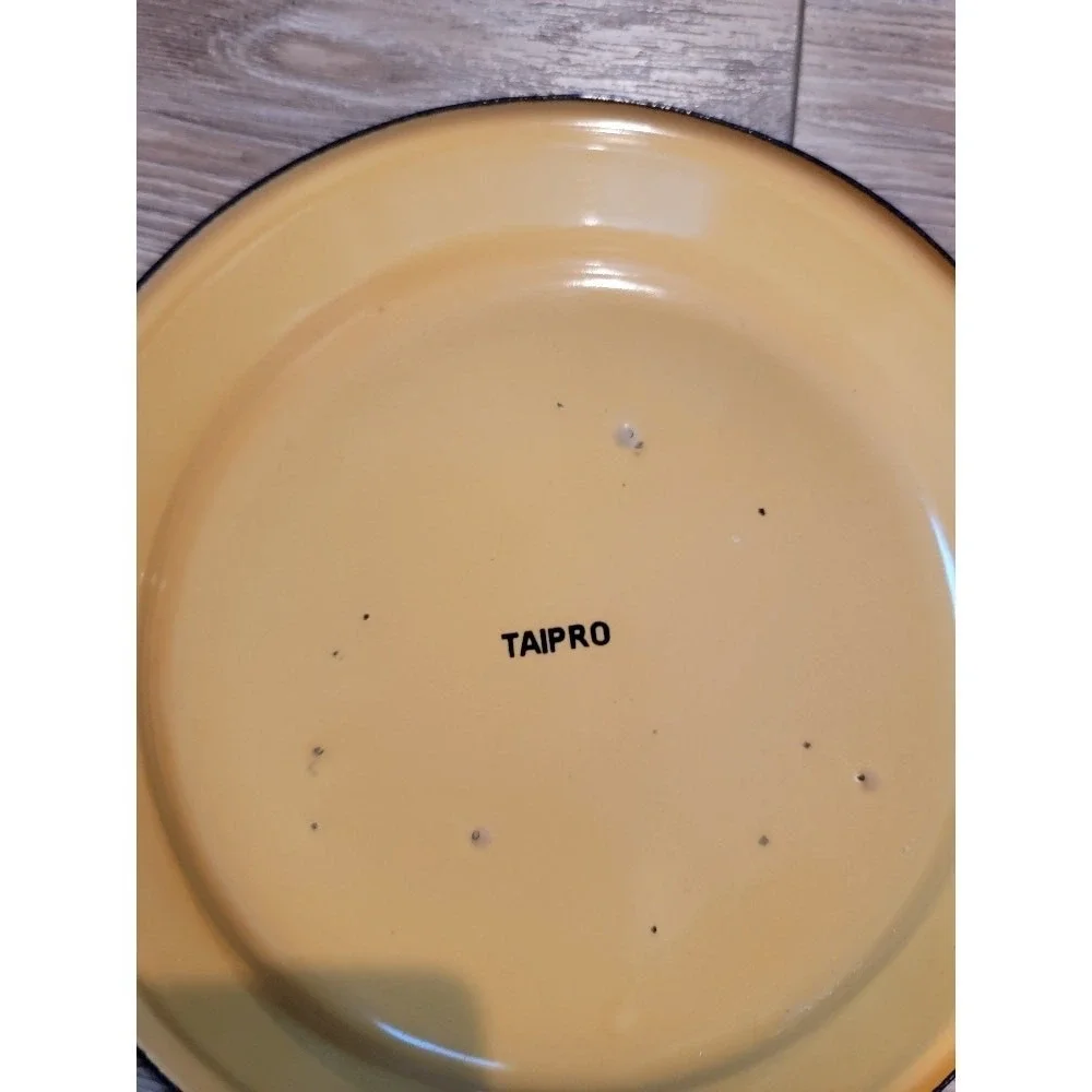 Vintage TAIPRO Enamelware Dinnerware Plates Retro Camping‎ RV Beach